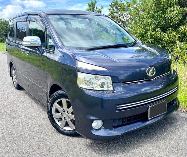 Toyota Voxy ZS Kirameki 2 ano 21, conservada, Navi, ETC, câmera de ré, push start, rodas, 2 portas automáticas, 117.000km Shaken 2 anos ¥580.000 à vista Até 24X no cartão de crédito ou Financiamento japonês Estamos em Miyoshi região de Aichi Toyota Carros usados no Jp